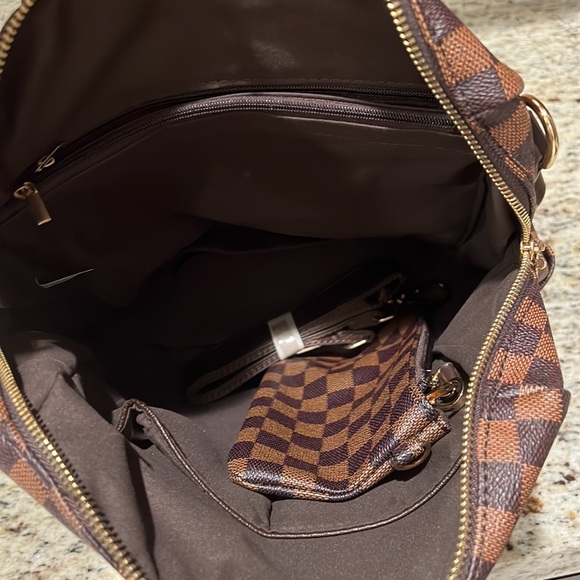 Backpack - Picture 2 of 4